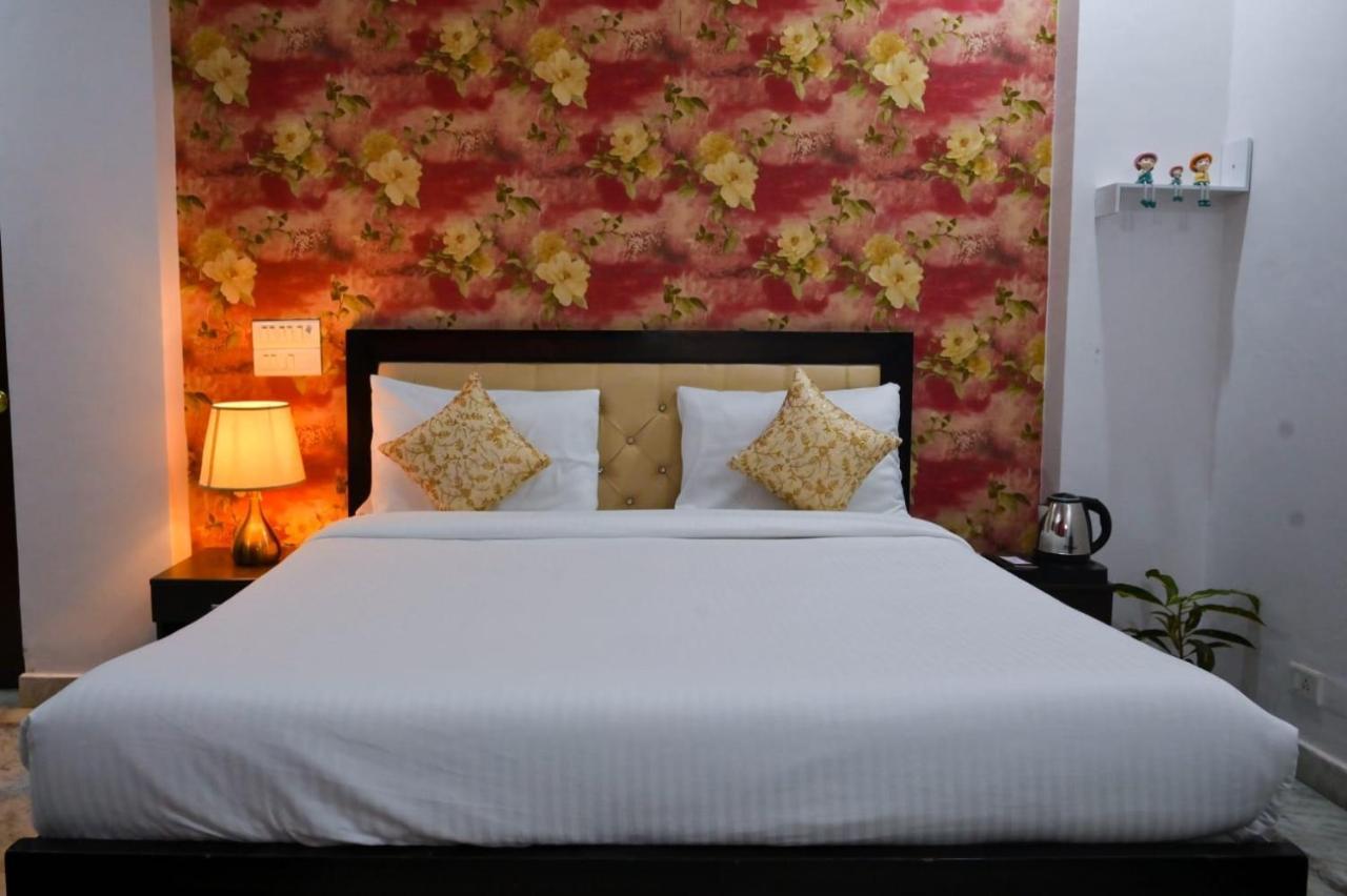Hotel Wild Rose Neu-Delhi Exterior foto