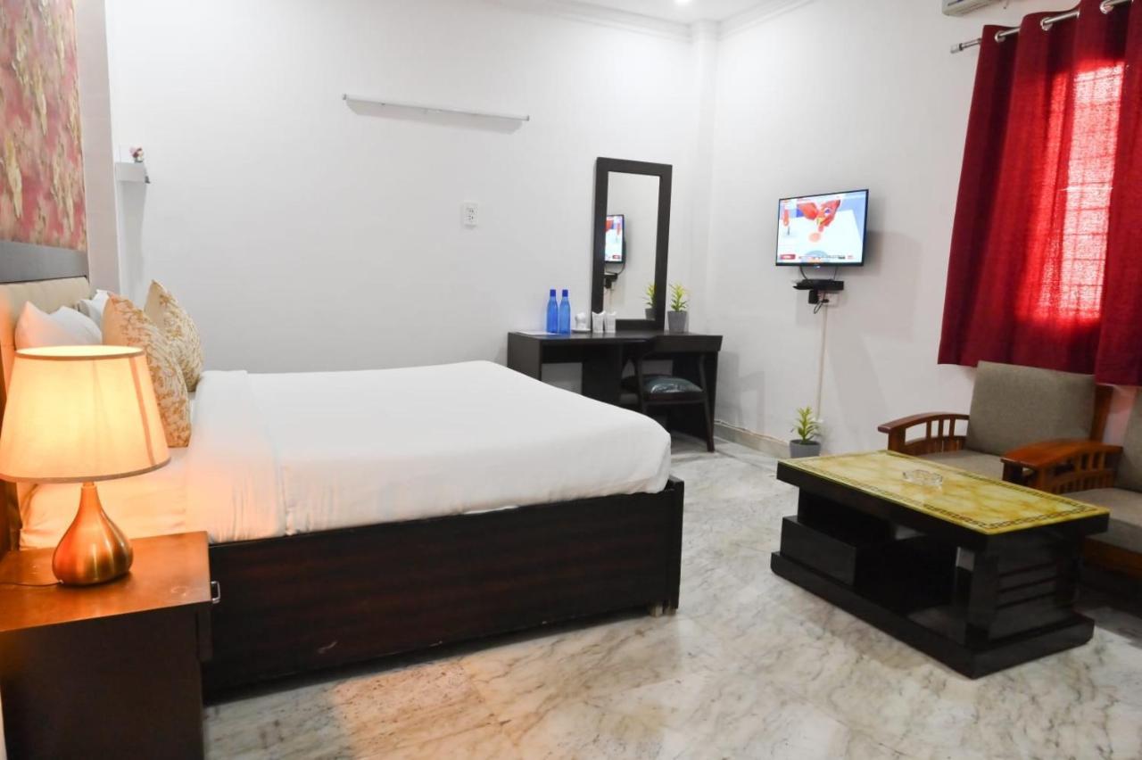 Hotel Wild Rose Neu-Delhi Exterior foto